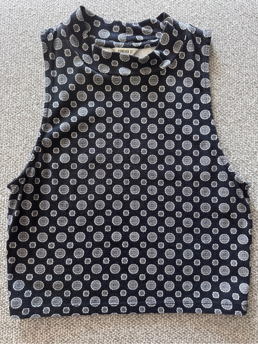 🖤Forever 21 Black Print Sleeveless Cropped Mock Neck Top